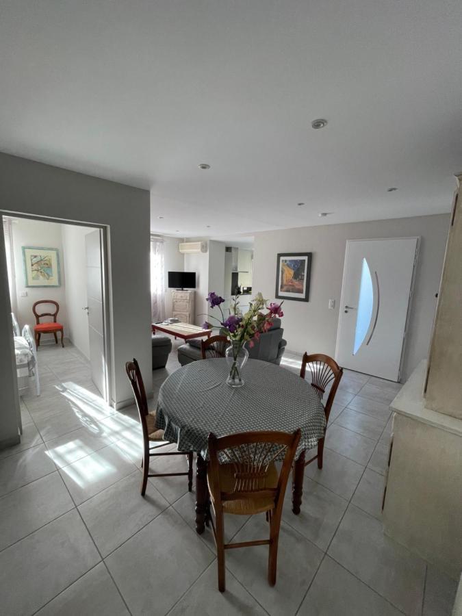 Petite maison près du centre LʼIsle-sur-la-Sorgue Esterno foto