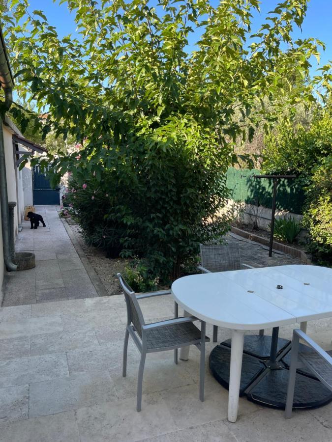 Petite maison près du centre LʼIsle-sur-la-Sorgue Esterno foto