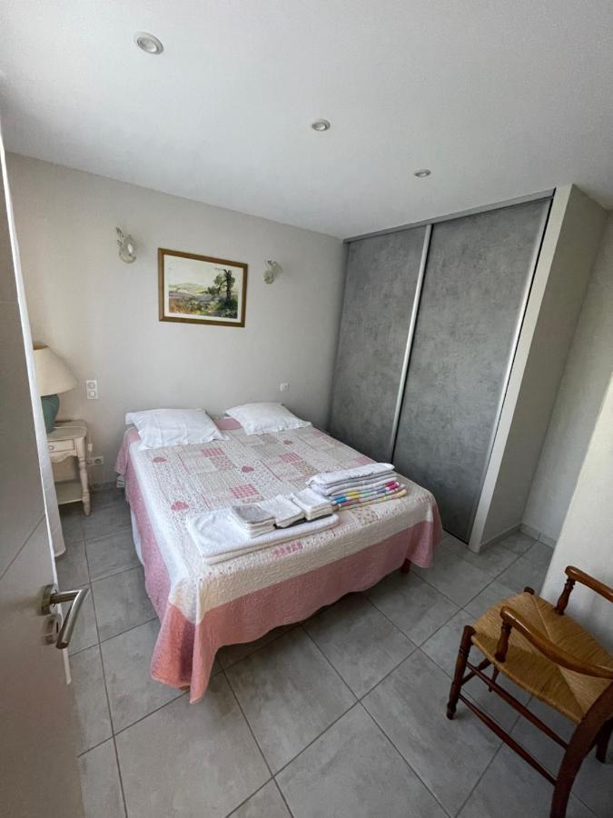 Petite maison près du centre LʼIsle-sur-la-Sorgue Esterno foto