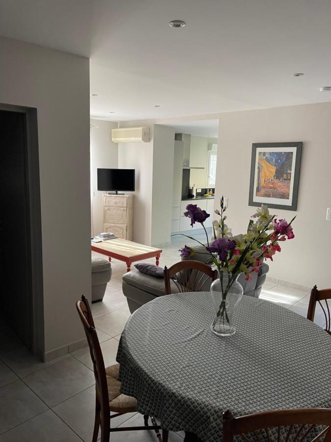 Petite maison près du centre LʼIsle-sur-la-Sorgue Esterno foto